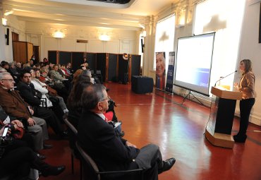 Servicio Nacional del Adulto Mayor y PUCV firman convenio de colaboración - Foto 3