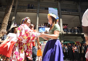 PUCV celebró Día Internacional con feria cultural donde participaron alumnos de 13 países - Foto 3