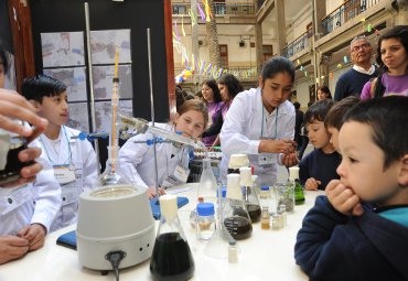 EXPLORA Valparaíso y Escuela de Pedagogía realizan Feria de Ciencia y Tecnología - Foto 1