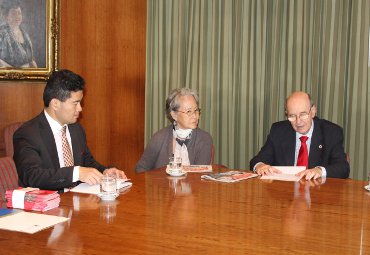 Zhang Jie en la PUCV: “La escritura es una manera de investigar, mirar el alma y la vida”