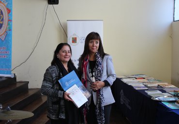 PUCV realiza donación de material bibliográfico a Liceo Matilde Brandau de Ross de Valparaíso - Foto 1