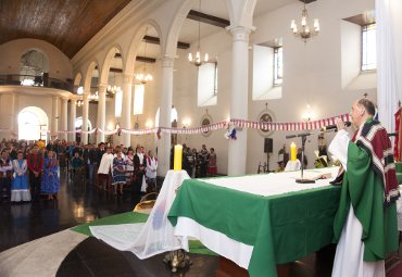 PUCV desarrolla muestra de bailes típicos en Iglesia La Matriz como antesala a Fiestas Patrias - Foto 1