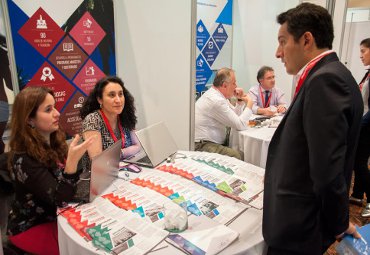 PUCV participa en gira de Learn Chile en Colombia para promover estudios de postgrado