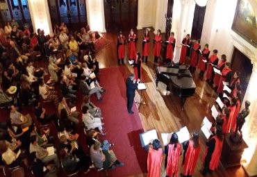 Con masiva asistencia de público Coro Femenino de Cámara inauguró Conciertos de Verano PUCV