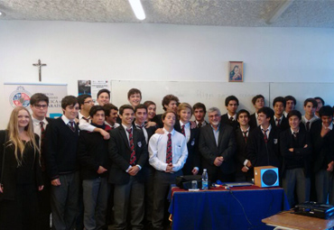 Científico Ergin Sezgin se reúne con la comunidad escolar del colegio Montemar