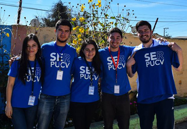 Voluntarios de “La Fábrica de Sueños” comparten con niños de Puertas Negras - Foto 3