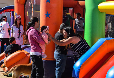 Voluntarios de “La Fábrica de Sueños” comparten con niños de Puertas Negras - Foto 2