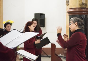 Coro Femenino de la PUCV interpretó variado repertorio de música sacra en la Iglesia San Luis Gonzaga - Foto 1