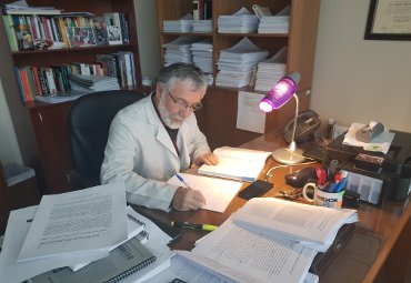 Director de la Escuela de Kinesiología participó como coautor del libro “Psicobiología”