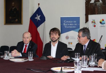 Consejo de Rectores de Valparaíso firma protocolo con el alcalde Jorge Sharp para potenciar el ámbito universitario - Foto 2