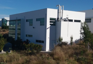 PUCV utiliza pintura reciclada Pinturec para retocar fachadas de NBC Curauma y Rubén Castro