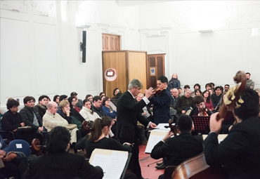 Violinista chileno-alemán Manuel Druminski y la Orquesta de Cámara PUCV brindan concierto por el Día del Sagrado Corazón - Foto 4