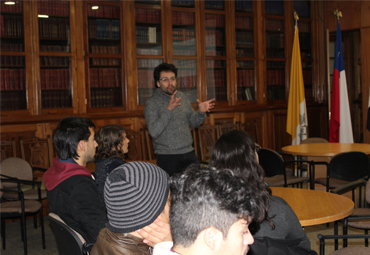 PUCV presenta a docentes y estudiantes Material Pedagógico del cineasta nacional Patricio Guzmán - Foto 1