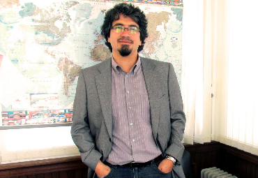 Profesor del Instituto de Historia expuso sobre la dimensión del desempleo como fenómeno y problema político