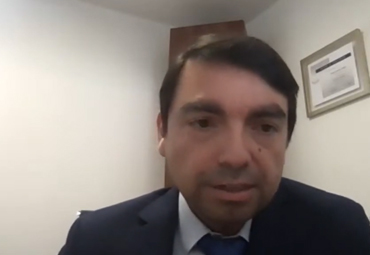 PUCV distingue por años de trabajo a funcionarios de administración y servicios - Foto 2