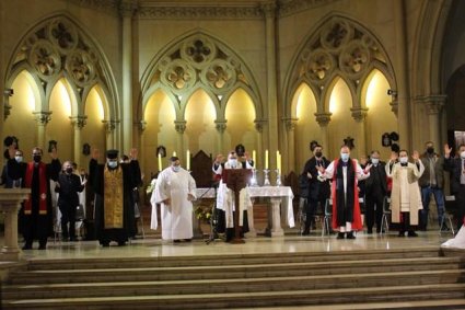 Académicos y estudiantes de Teología PUCV participan del Te Deum Ecuménico en la catedral de Valparaíso - Foto 1