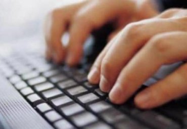 PUCV ofrecerá canales de atención virtual por consultas para Postulaciones 2022