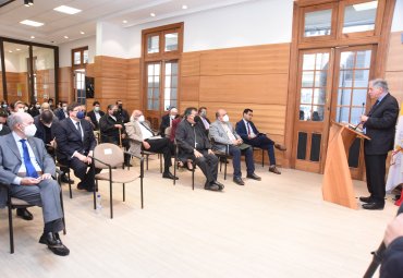 En Casa Central PUCV se realizó presentación internacional de libro del intelectual italiano Rocco Buttiglione - Foto 1