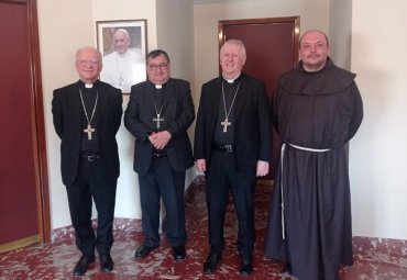 Gran Canciller y Vice Gran Canciller PUCV se reúnen con representantes de la Congregación para la Educación Católica del Vaticano - Foto 1