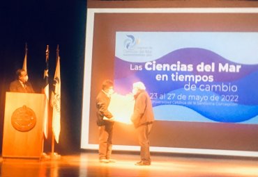 Profesor Eleuterio Yáñez recibió Premio Honor en Scientia Marina 2022
