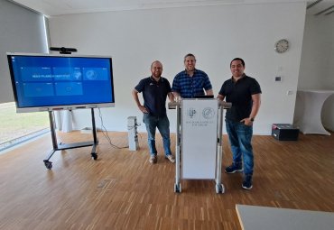 Investigadores PUCV que estudian efecto de gases en la Antártica visitaron universidades alemanas