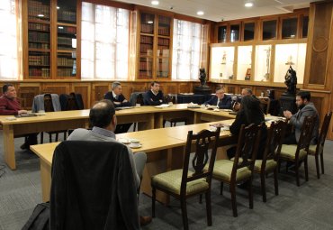 Gobernador Regional Rodrigo Mundaca se reunió con nuevo equipo de Rectoría PUCV - Foto 4