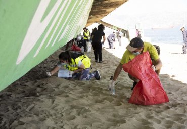 PUCV realizará limpieza de playa en Reñaca - Foto 1