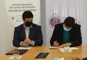 ICT PUCV firma convenio con Subsecretaría de Transportes