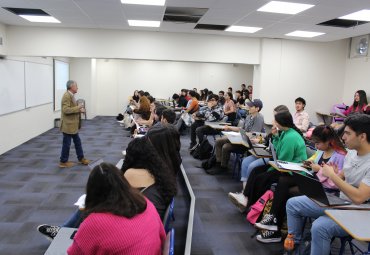 Estudiantes de Comercio imaginan la PUCV del Centenario