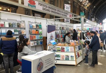 PUCV y su sello editorial tuvieron exitosa participación en FILSA 2022