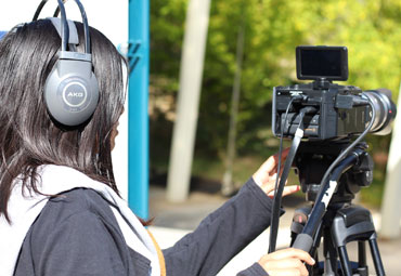 Estudiantes de Periodismo PUCV impactan en comunidades locales - Foto 4
