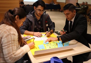 PUCV conmemoró Día de la Innovación con diversos actores del barrio El Almendral