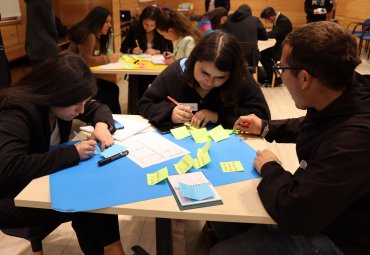 PUCV conmemoró Día de la Innovación con diversos actores del barrio El Almendral - Foto 2