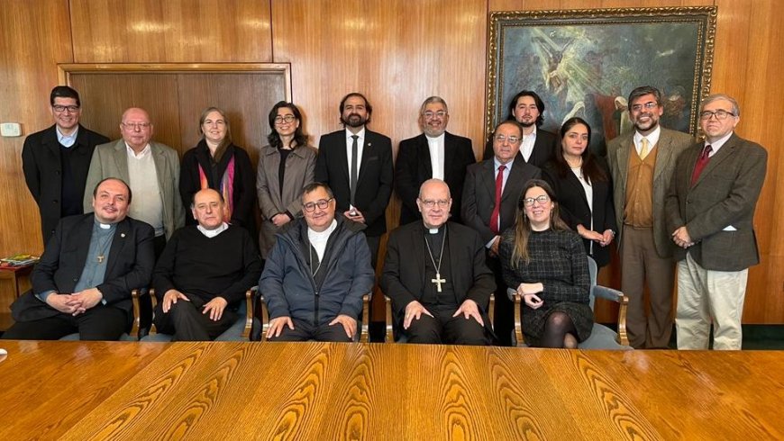 Nuncio Apostólico se reúne con Facultad Eclesiástica de Teología