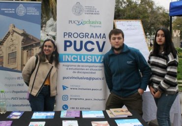 PUCV Inclusiva atendió variadas consultas en Feria Educativa de Accesibilidad Universal - Foto 1