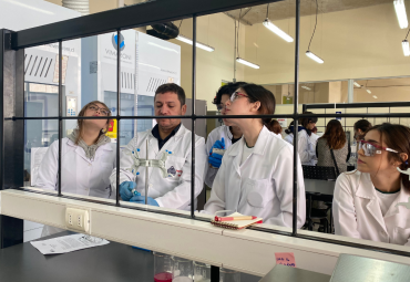 Escuela de Ingeniería Química afianza su vínculo con establecimientos escolares - Foto 2