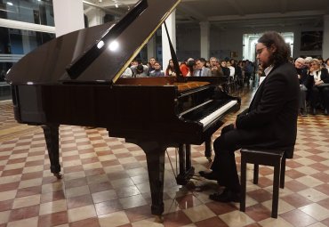 Pianista polaco Jakub Kuszlik se presentó ante más de 200 personas en la PUCV