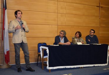Profesor del Instituto de Química lanzó libro sobre cómo acercar la investigación a todos