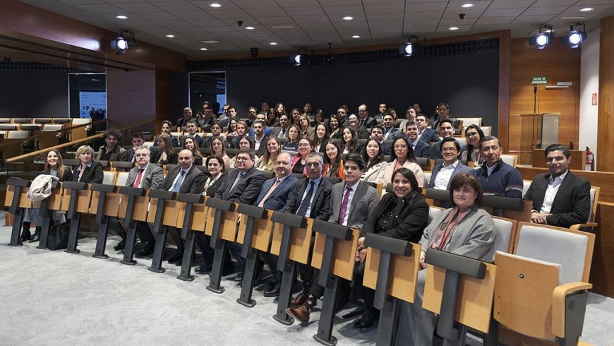 Estudiantes del Magíster en Banca y Mercados Financieros PUCV desarrollan pasantía académica en España