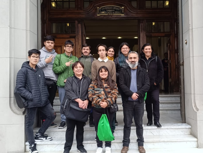 Estudiantes de la Corporación Hipoacusia de Chile visitaron la Casa Central