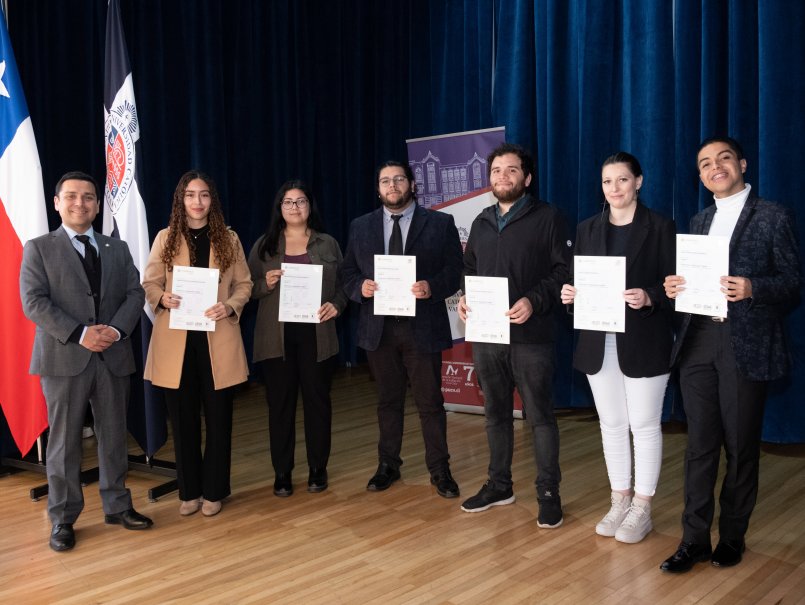 Estudiantes PUCV recibieron diplomas que certifican elevado nivel de inglés
