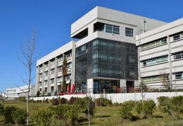 Firma de convenio de colaboración entre la PUCV y SQM Yodo Nutrición Vegetal