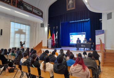 Más de 400 estudiantes de Pedagogía se reunieron en Seminario “Habilidades para el Siglo XXI”