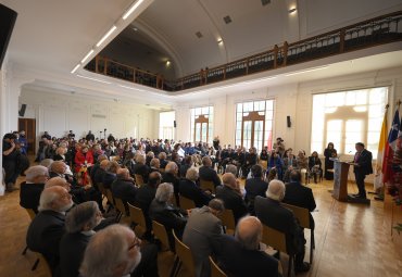 Trajectory recognition with Fides et Labor and Centenary Medal awards