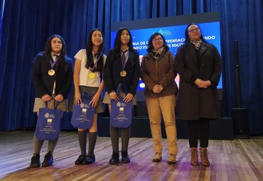 PUCV reconoce a alumnas con talento en II Torneo Femenino de Matemáticas