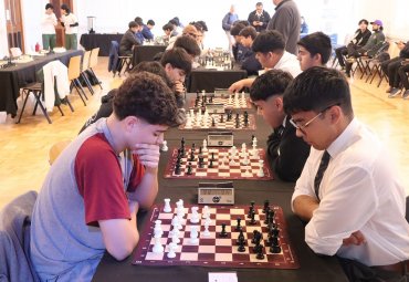 Colegios disputan encuentro de ajedrez realizado en Casa Central
