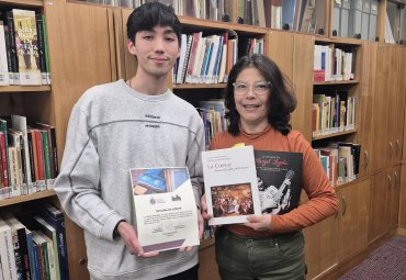 Investigador recibe premio a la Mejor Tesis de Licenciatura en Historia por estudio sobre Margot Loyola
