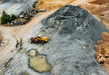Estudiantes son finalistas de Torneo Lift Me Up 11 con proyecto que transforma relaves en energía