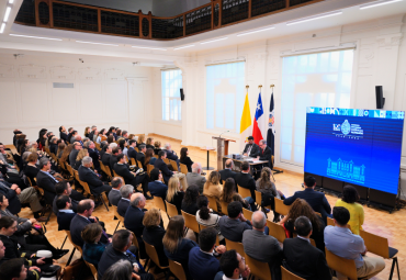 Derecho rindió homenaje póstumo a exalumnos y presentó nueva edición del libro “Derecho Marítimo”