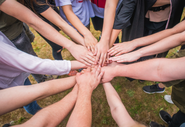 Solidaridades en disputa: proyecto interdisciplinario PUCV aborda la policrisis global